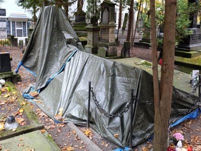 Zakryli grób rodziców Chopina na Starych Powązkach. 