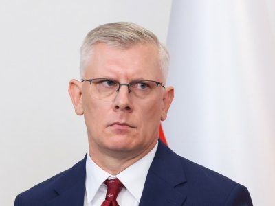 Szef BBN ujawnił zarobki, Mentzen zareagował. 