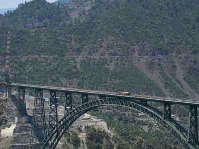 359 metrów nad ziemią i prawie 1,5 km długości. Ten most to inżynieryjny przełom