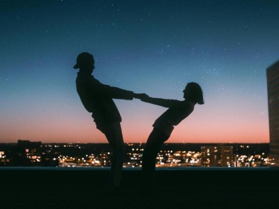 Single chętniej korzystają z AI. Zmieniły się zasady randkowania