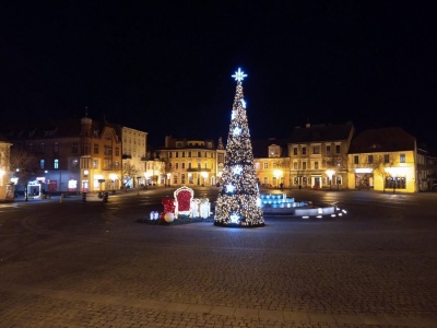 Czy w roku milenium koronacji Gniezno w końcu doczeka się żywej choinki na Rynku?