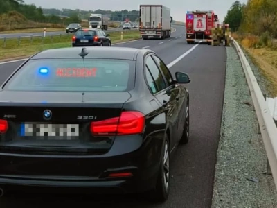Ciężarówka uderzyła w samochód służb drogowych