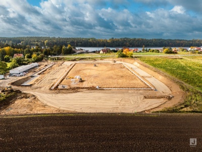Stadion w Mikołajkach nabiera kształtu. Będzie służył nie tylko piłkarzom