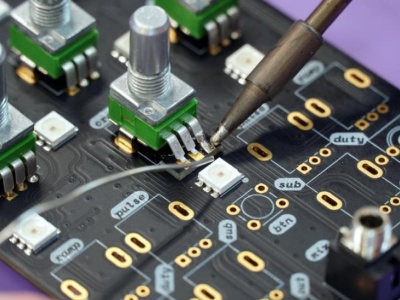 Bezpieczeństwo zaczyna się od zrozumienia - jak naprawdę chronić procesy produkcyjne w nowoczesnym zakładzie przemysłowym