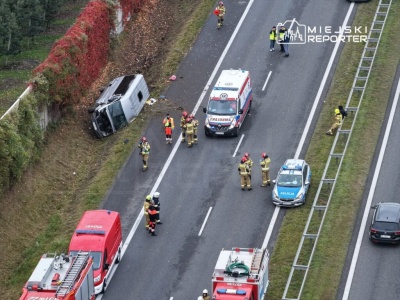 Poważny wypadek busa na S7. 11 osób trafiło do szpitala. W akcji śmigłowiec. Trasa zablokowana