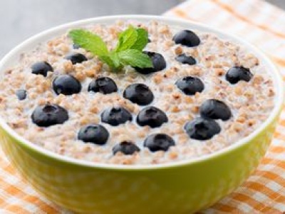 Pyszna alternatywa dla owsianki. Poprawia sprawność umysłową i dba o zdrowie serca