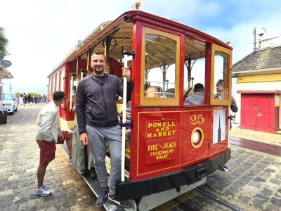 Polak mieszka w USA. 