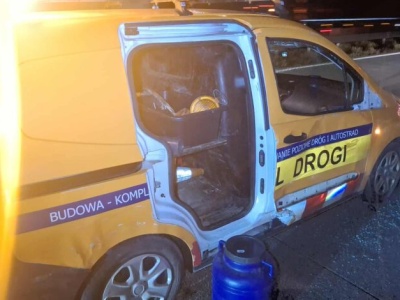 Na A1 samochód uderzył w pojazd służby drogowej i uciekł! Trwają poszukiwania sprawcy – FILM, ZDJĘCIA