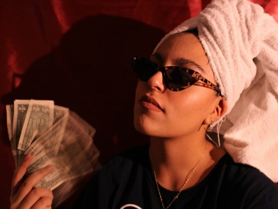 Skarbówka rusza z masowymi kontrolami dziewczyn z niebieskiej platformy