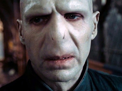 Tego nie było w filmach Harry Potter. Oto pierwsze spojrzenie na scenę z Lordem Voldemortem z serialu HBO