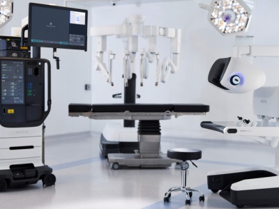 Duży krok w chirurgicznej rewolucji. Robot da Vinci 5 firmy Intuitive zaprezentowany