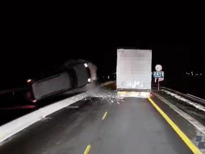 Pięć pojazdów zderzyło się na S7. Kierowca ciężarówki miał pecha, a my szczęście