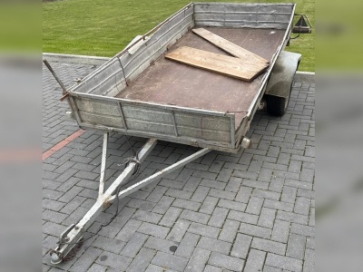 Zostawił przyczepkę na polu, kiedy wrócił, już jej nie było. Sprawca kradzieży w rękach policjantów