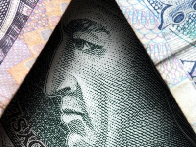 Złoty umocnił się wobec euro i dolara