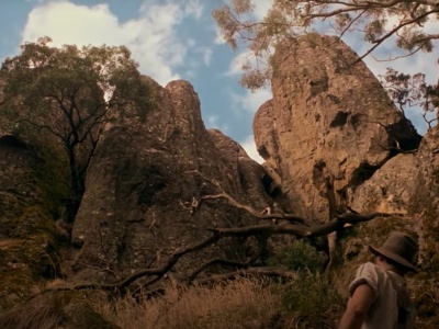 Nie próbujmy rozumieć, zacznijmy kontemplować. O „Pikniku pod Wiszącą Skałą” Petera Weira