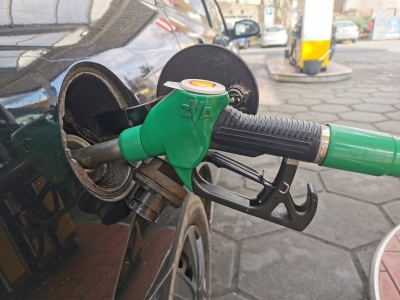 Ropa najtańsza od miesięcy. Czy spadną ceny paliw? Nowa prognoza