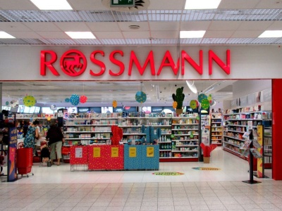 Tłumy w Rossmannie! Hitowy produkt teraz w wyjątkowej cenie. Zaraz będą puste półki