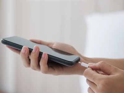 Telefon się nie ładuje? 5 czynności, które powinieneś wykonać