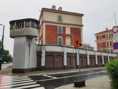 Stalkerowi grozi kara do 8 lat pozbawienia wolności. Pokrzywdzonych jest 7 osób