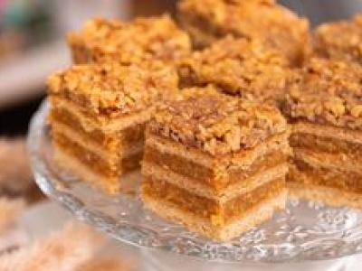 Ciasto warstwowe orzechowa szarlotka. Nie może go zabraknąć w jesiennym menu