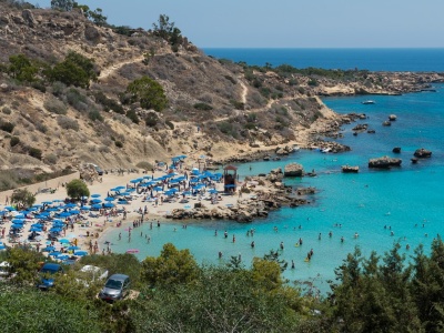 Chcesz zamienić jesienną pluchę na leżak pod palmą? Podpowiadamy, dokąd warto pojechać