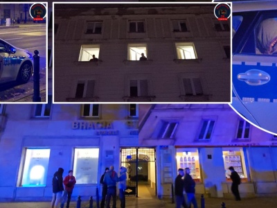 Huczna impreza przy Marszałkowskiej. Z okien poleciały w stronę policji szklane butelki