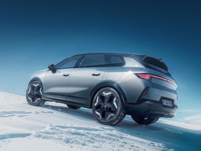 Nowy Opel Grandland Electric Long Range – mistrz zasięgu wśród elektrycznych SUV-ów! Ruszają zamówienia we Francji