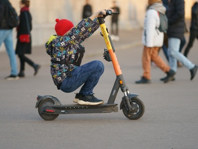 Nadchodzi zmiana przepisów. Nieświadomi rodzice mogą dostać mandat. 