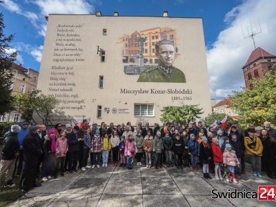 Mieczysław Kozar-Słobódzki z muralu spogląda na Świdnicę. Powstanie też jego pomnik?