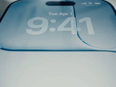 To miał być rewolucyjny iPhone, a jest klapa. Nikt nie chce takich smartfonów?