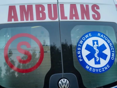 Wypadek podczas prac w banku w centrum Ciechanowa. Ściana zawaliła się na dwóch mężczyzn