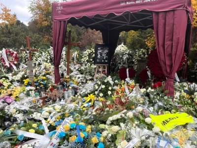 Rajdowiec spoczął w Alei Zasłużonych we Wrocławiu. Jego grób utonął w morzu kwiatów