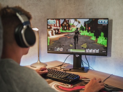 Matka 22-latka: Syn większość dnia spędza grając. Nie pracuje i nie wiem, co zrobić, by się usamodzielnił