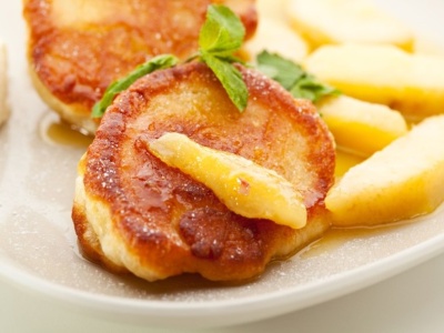 ​Znudziły ci się racuchy z jabłkami? Tym razem zrób je z innymi jesiennymi owocami