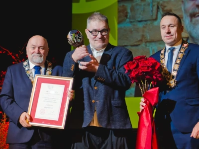 Uroczysta sesja sejmiku województwa w Legnicy - HONORARIO dla Jacka Głomba (FOTO)