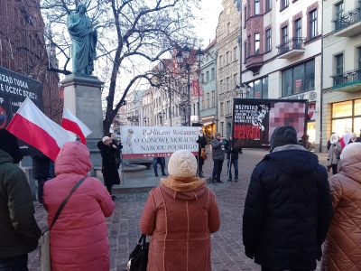 Antyaborcyjne banery w Toruniu znów na wokandzie. Sprawie przyjrzy się Sąd Rejonowy