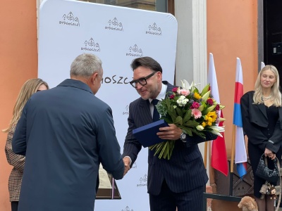 Doktor Paweł Rajewski odsłonił swój podpis w Bydgoskiej Alei Autografów