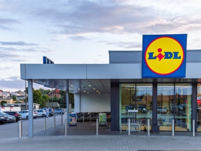 Wygląda jak z Zary, a to Lidl za 69 zł. Ta kurtka to modowe objawienie sezonu