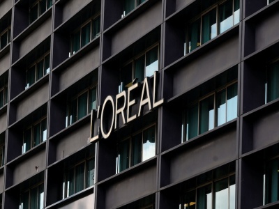 Kering sprzedaje dział kosmetyczny L’Oréal za 4 mld dolarów? Pierwszy wielki ruch nowego szefa luksusowego giganta