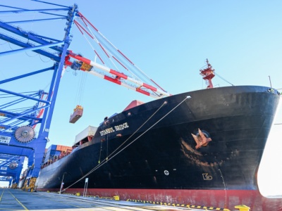 Nowy szlak handlowy z Azji do Europy. Pierwszy kontenerowiec wpłynął do Gdańska