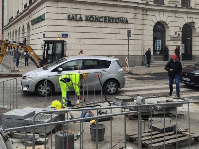 Narzeka na remont wokół Filharmonii w trakcie Konkursu Chopinowskiego. 