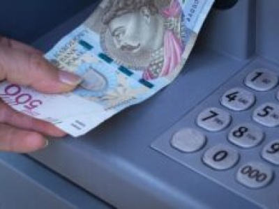 Europa wraca do gotówki po blackoucie. Banki i rządy apelują o zapasy w domu