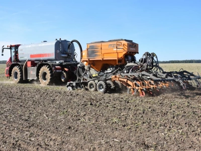 650 KM mocy i 40 tys. litrów gnojowicy na hektar. Ta maszyna robi wrażenie