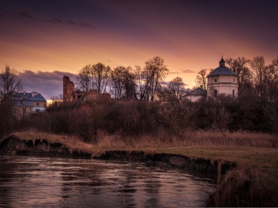 Tu wakacje spędzała 16-letnia Maria Skłodowska. Z ruinami pałacu związana jest upiorna legenda