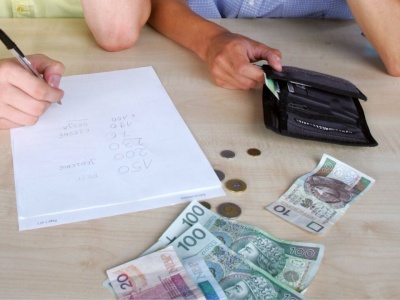 Tyle musi zarabiać 30-latek, by dostać 5000 zł emerytury. Wyliczenia mogą zaskoczyć Polaków