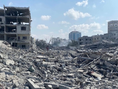 Nowa eskalacja konfliktu w Strefie Gazy – Izrael wznowił naloty po zarzutach wobec Hamasu