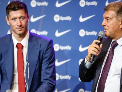 Szok! Polskie kluby wciąż czekają na pieniądze od... Barcelony. Transfer Lewandowskiego w tle