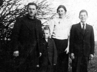 Strzelali do niego snajperzy, kiedy orał pole pod buraki