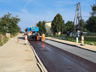 Łatanie dziur kosztuje krocie. Starostowie mają pomysły, jak zwiększyć finansowanie dróg