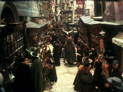 Tak będzie wyglądać Pokątna w „Harrym Potterze” od HBO. Nowe zdjęcia z planu